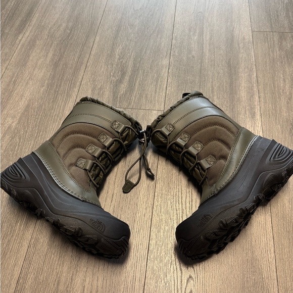 THE NORTH FACE Youth Kids Size 3 Olive Green Winter Snow Boots New - Picture 1 of 8